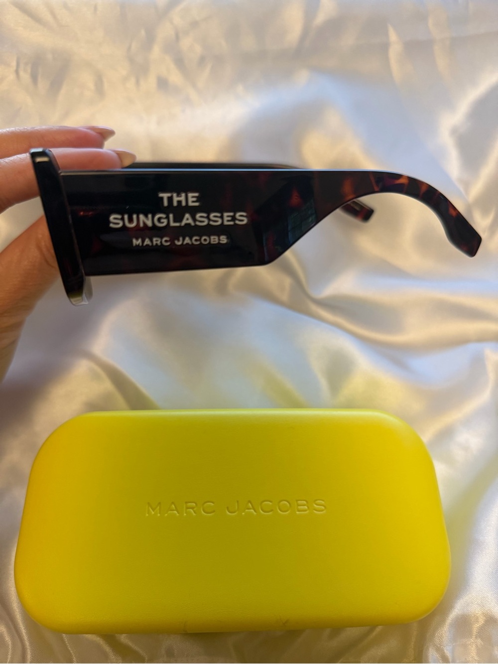 Marc Jacobs MARC 774/S Oversized Tortoise Sunglasses + Case - Picture 4 of 8